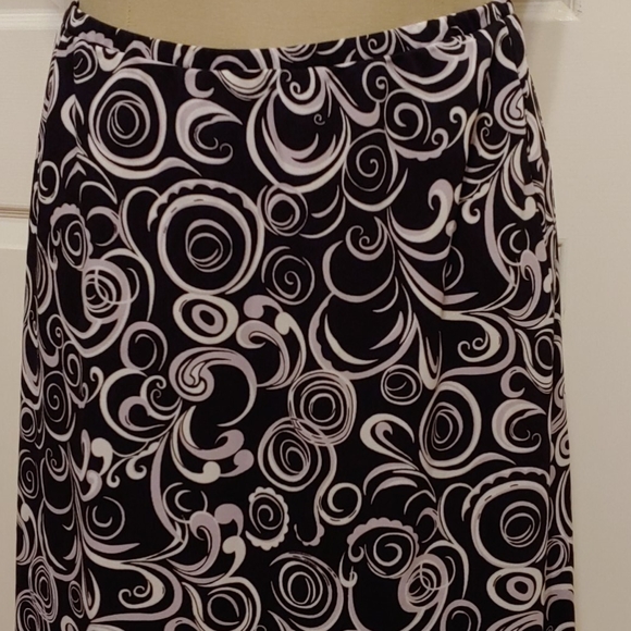 🐻 Wildlife Sportswear Skirt - Picture 2 of 8